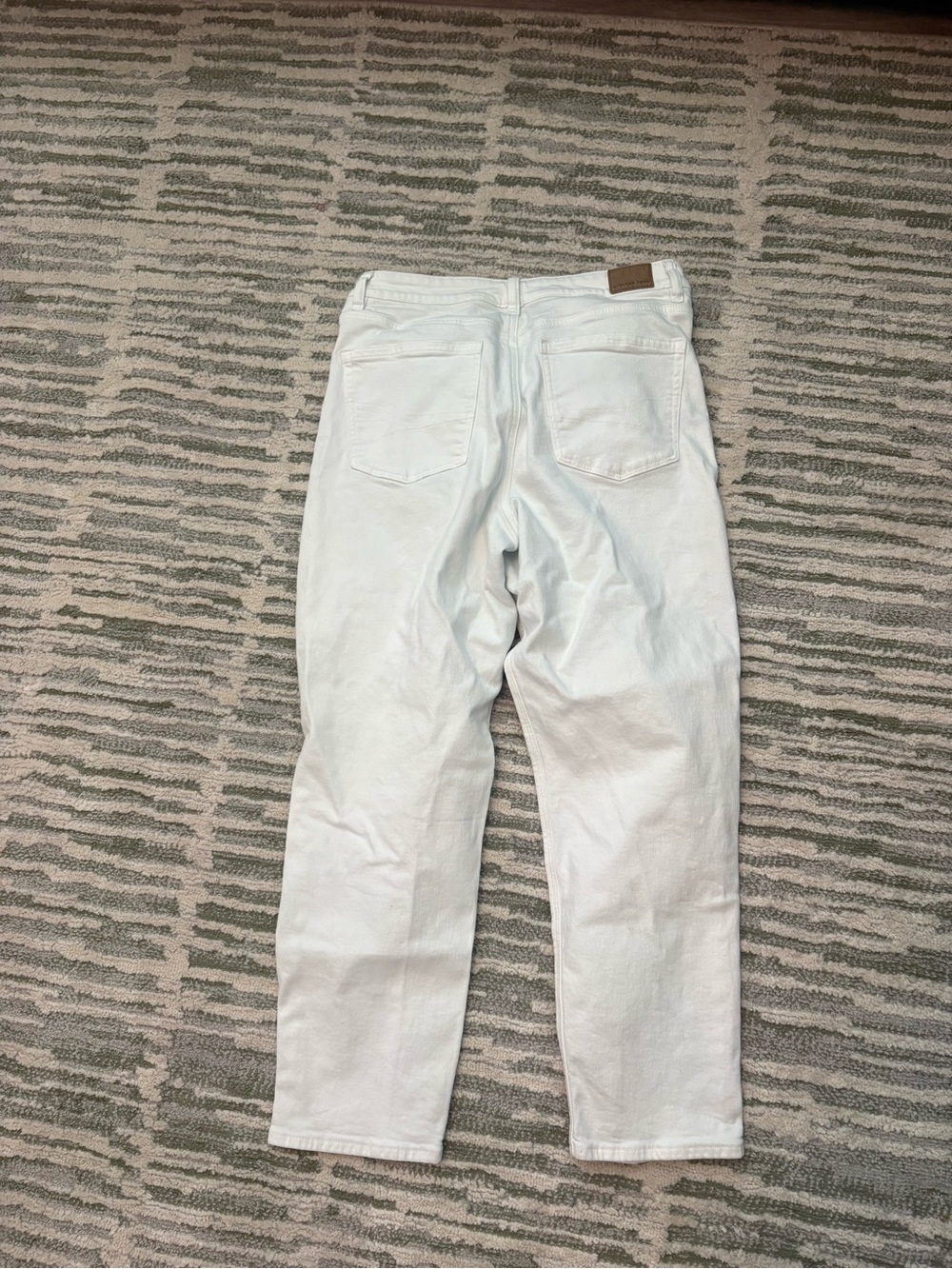 American Eagle White Casual Jeans - Classic Straight Fit - Picture 4 of 4
